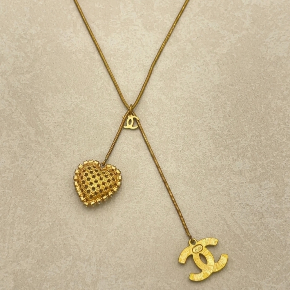 SALE! CHANEL Gold Plated Crystal Heart Lariat Necklace Feat Iconic CC Logo/Box - Picture 5 of 16